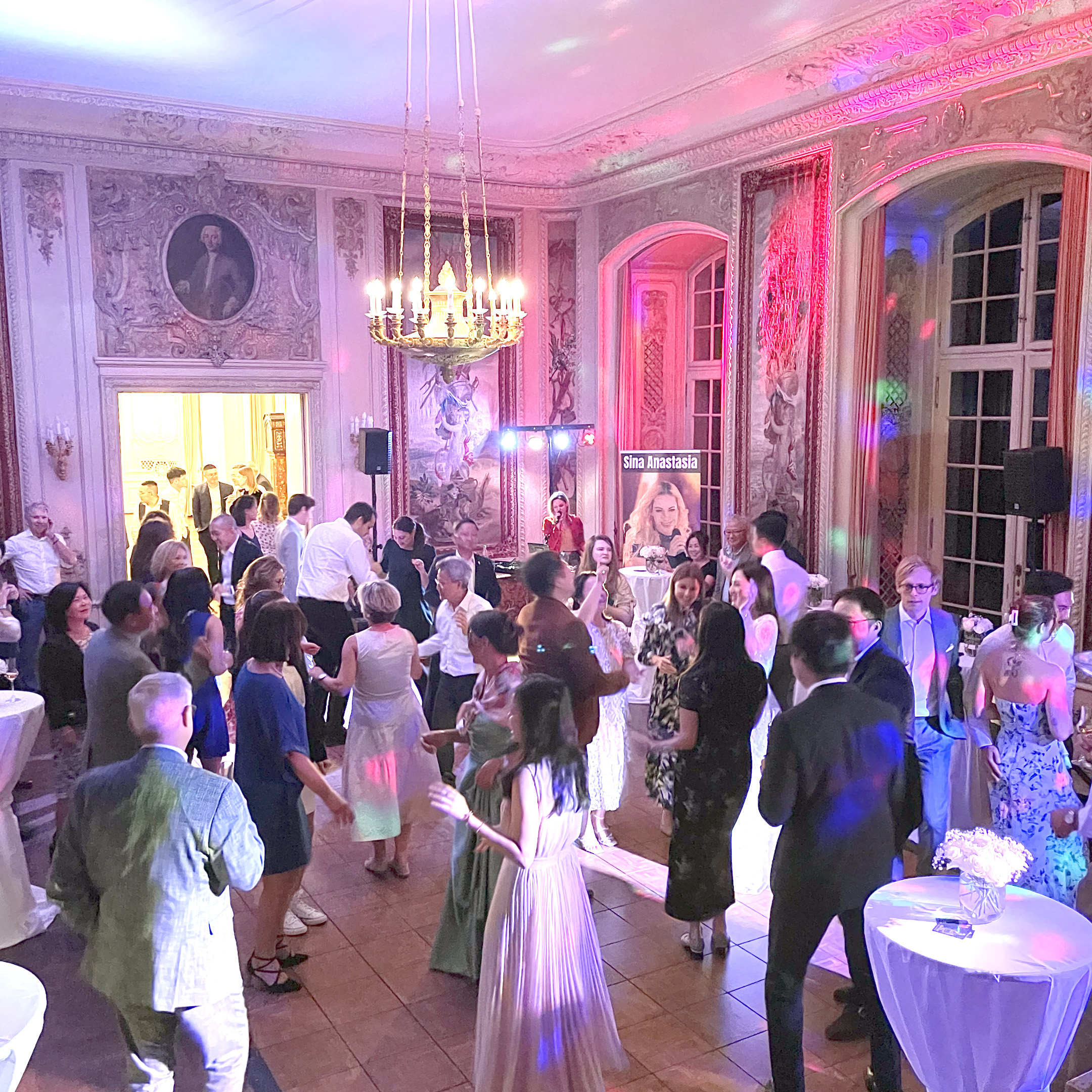 Sina Anastasia sorgt bei einer Hochzeit für Partystimmung